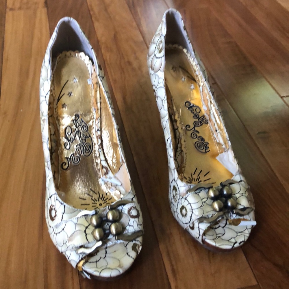 Naughty Monkey gold and cream heels!!